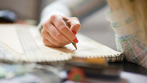 La thu dam nuoc mat bo nhi gui vo truoc cua chong