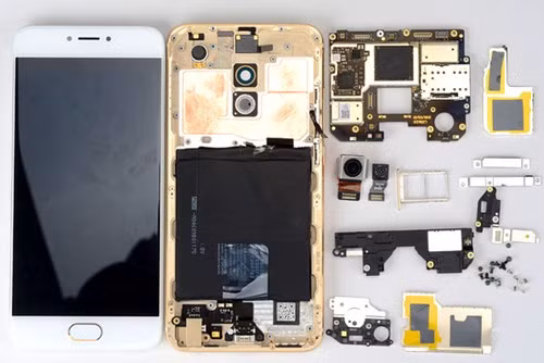 Duy chỉ có điều là thao tác tháo rời màn hình đòi hỏi các kỹ thuật viên chút tỉ mỉ vì LCD của Meizu Pro 6 dùng 2 cáp dạng ribbon để kết nối với bo mạch chính.