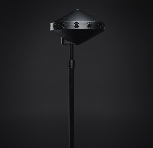 Ngoài ra, thiết bị ghi hình này còn hỗ trợ quay video 3D, xuất phim chuẩn 4K, 6K hoặc 8K. Các thước phim quay từ Surround 360 có thể xem bằng Gear VR, Oculus và trên Facebook.