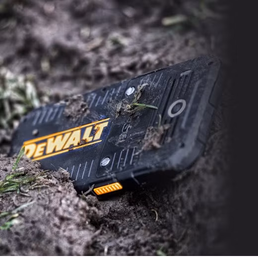 DeWalt MD501 có dung lượng bộ nhớ trong là 16Gb và có hỗ trợ thẻ nhớ MicroSD. Camera trước cho độ phân giải 5Mp tha hồ selfie "tự sướng" và camera sau 13 "chấm" đủ để thõa mãn người dùng với những tấm ảnh vô cùng sắc nét. Được tích hợp viên pin 3020 mAh hỗ trợ sạc không dây sẽ đủ để làm tín đồ công nghệ hài lòng.