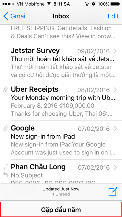  Đa nhiệm trong email Bạn đang soạn dở email vẫn có thể duyệt nhanh các email khác trong inbox mà không cần thoát ra. Hãy chạm vào phần trên cùng, nơi có chữ New Message hoặc tiêu đề (nếu bạn đã điền trong phần Subject) của email, và kéo xuống đáy màn hình. Thao tác này sẽ thu nhỏ email đang soạn thành một dòng dưới đáy, nhờ đó bạn dễ dàng duyệt các email khác. Khi muốn trở lại tiếp tục soạn email thì chỉ việc nhấn vào nó đang chờ ở đáy màn hình.