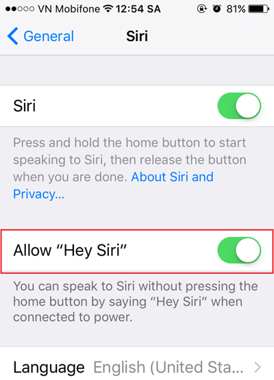  Gọi Siri khỏi cần chạm nút Home Không phải lúc nào bạn cũng sẵn sàng nhấn giữ nút Home để kích hoạt Siri. Vậy thì bạn cứ nói “Hey Siri” là trợ lý ảo của Apple sẽ bật lên (lưu ý là ngoài iPhone 6S và 6S Plus, những iPhone đời cũ hơn phải đang cắm nguồn mới sử dụng được tính năng này). Dĩ nhiên Hey Siri phải được thiết lập trước trong Settings &gt; General &gt; Siri.
