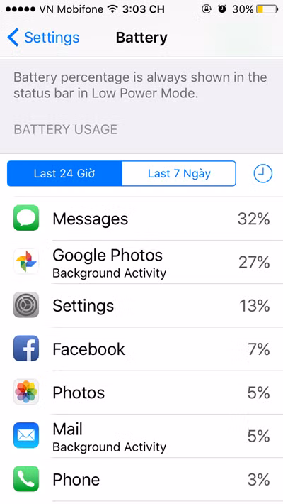  Xem những ứng dụng ngốn nhiều pin nhất Đôi khi bạn chợt nhận thấy pin của iPhone cạn nhanh hơn thường lệ, khi đó bạn có thể kiểm tra những ứng dụng nào đang “ngốn” pin bằng cách vào Settings > Battery. Bạn sẽ thấy những ứng dụng nào đang tiêu tốn nhiều năng lượng pin nhất.