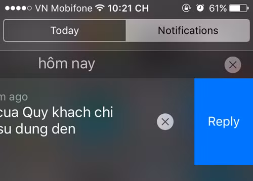  Trả lời tin nhắn từ màn hình khóa Bạn có thể gửi phản hồi một tin nhắn chưa đọc mà không cần mở khóa, bằng cách vuốt từ mép trên màn hình xuống để xem các thông báo trên khay Notifications (nếu trên màn hình khóa đang hiển thị tin nhắn vừa tới thì không cần thủ tục này), chạm vào tin nhắn và vuốt sang trái. Tiếp đến, nhấn vào nút tùy chọn Reply vừa xuất hiện và trả lời.