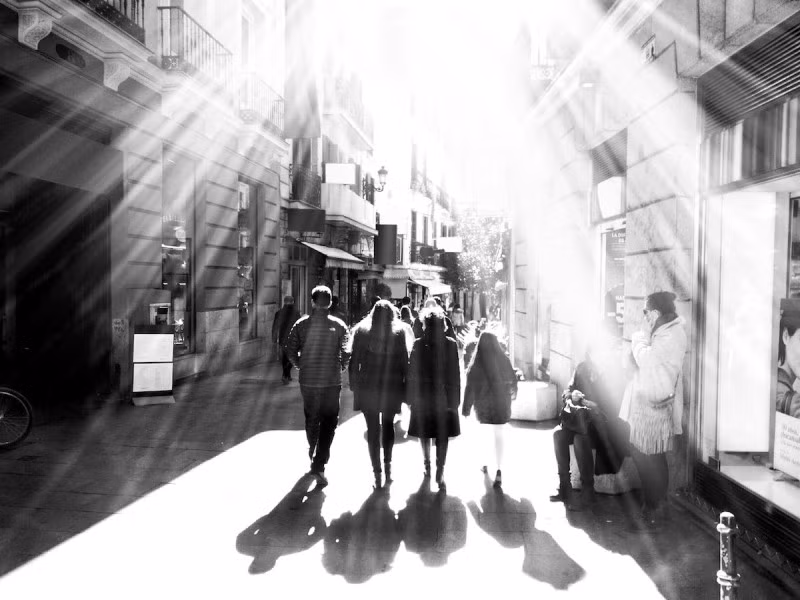 Bên cạnh thế mạnh về camera, P9 cũng sở hữu đặc điểm thường thấy trên những smartphone Android cao cấp ra mắt gần đây như thân kim loại nguyên khối, cổng kết nối USB-C. (Ảnh minh chụp Huawei P9).