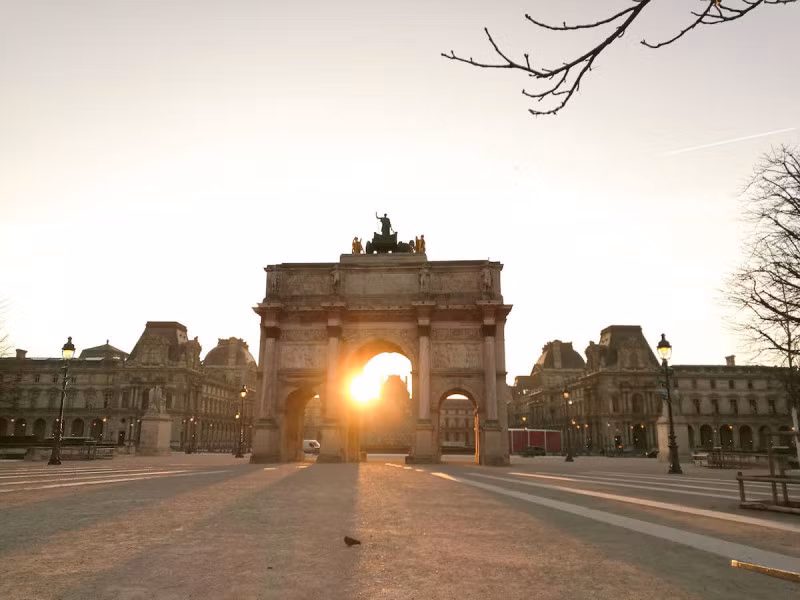 Máy có màn hình 5,2 inch Full HD, dùng chip Kirin 955 tám nhân, gồm bốn nhân tốc độ 2,5 GHz và bốn nhân tốc độ 1,8 GHz. P9 có phiên bản dùng RAM 3 GB, bộ nhớ trong 32 GB và phiên bản RAM 4 GB, bộ nhớ 64 GB. Cả hai đều hỗ trợ thẻ nhớ lên đến 128 GB, pin 3.000 mAh. (Ảnh minh chụp Huawei P9).