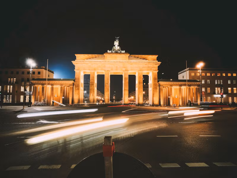 br/> P9 dùng camera kép, với ứng dụng chụp ảnh được Leica tinh chỉnh, cung cấp thêm các bộ lọc màu độc quyền. Cả hai camera dùng ống kính có tiêu cự 27mm, khẩu độ f/2.2. (Ảnh minh chụp Huawei P9).