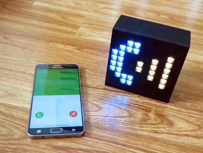 Về chất lượng âm thanh, AuraBox cho âm thanh nghe trong phòng nhỏ khá hay với đầy đủ dải Mid, Bass và Treble. Theo đại diện Phukienso1.vn, sản phẩm có giá bán trên thị trường 1,35 triệu đồng. Đây được xem là mức giá vừa phải cho một chiếc loa có nhiều tính năng độc đáo.