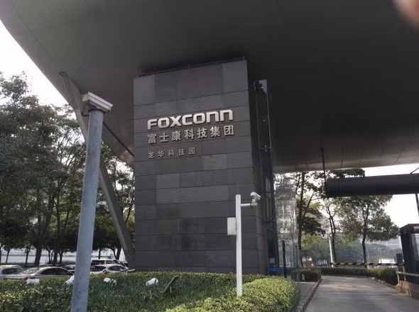 Tap doan Foxconn va nhung chiec iPhone “nhuom mau”