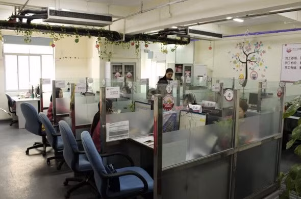 Tap doan Foxconn va nhung chiec iPhone “nhuom mau”-Hinh-3