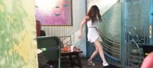 Cô gái trẻ ném máy tính của người yêu gây bão mạng - Hình 3 Co gai tre nem may tinh cua nguoi yeu gay bao mang-Hinh-3