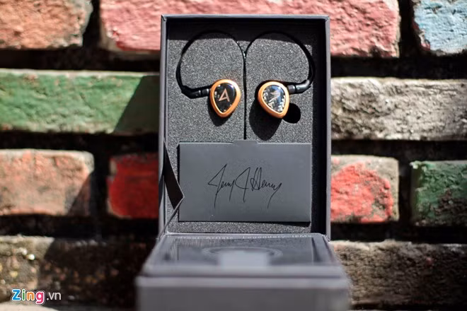 Mo hop tai nghe Astell&Kern Rosie gia 25 trieu tai Viet Nam-Hinh-3