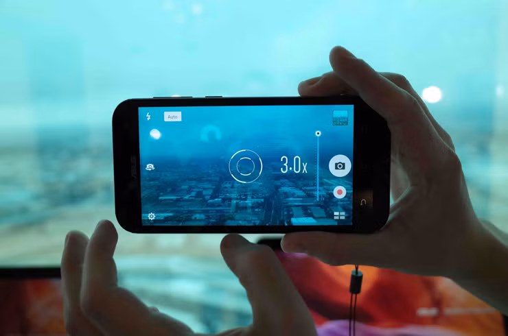 Thêm vào đó, việc zoom 3x mở ra cuộc cách mạng là điều rất khó xảy ra nếu tương lai không có sự thay đổi nhiều. So với các dòng điện thoại khác sử dụng zoomkỹ thuật số thì những gì ZenFone Zoom làm được chưa thật sự ấn tượng.