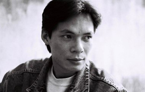 Trần Lực: Ở màn ảnh phía Bắc, những năm 90, Trần Lực từng "làm mưa, làm gió" trong các bộ phim như "Hoa ban đỏ", "Mẹ chồng tôi", "Nguyễn Ái Quốc ở Hong Kong"... Thời hoàng kinh, sự lãng tử và phong trần của Trần Lực khiến biết bao thiếu nữ xốn xang.