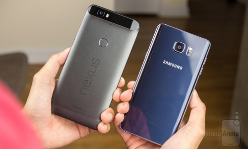  7. Màn hình độ phân giải cao hơn. Thông thường, các loại màn hình cỡ 5 inch trở xuống sẽ có độ phân giải và mật độ điểm ảnh thấp hơn so với các dòng smartphone cỡ lớn. Trong khi iPhone 6s cỡ 4,7 inch chỉ có màn hình Full HD độ phân giải đạt 1080 x 1920 pixel thì 6s Plus sở hữu màn hình Quad HD (độ phân giải 1440 x 2560 pixel) 5,5 inch cho hình ảnh sắc nét, sống động hơn.