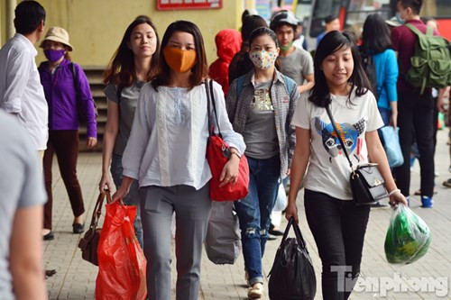 Sinh viên, người đi làm,... trở về chuẩn bị cho tuần làm việc, học tập mới.