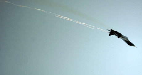 Với khoảng 70% diện tích vỏ làm bằng vật liệu composite, T-50 khó bị radar phát hiện. Nó được coi là đối thủ đáng gờm của F-22 và F-35 của Mỹ.