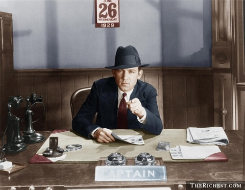  Cảnh sát điều tra. 81.000 USD. Cũng giống như thám tử tư, cảnh sát điều tra cũng có mức thu nhập tốt và ổn định. Tuy nhiên, nghề này đòi hỏi những yêu cầu khá cao về đầu óc và trí tuệ.