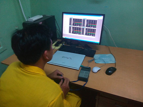 Các thông số phóng xạ được theo dõi một cách chặt chẽ thông qua hệ thống máy tính.