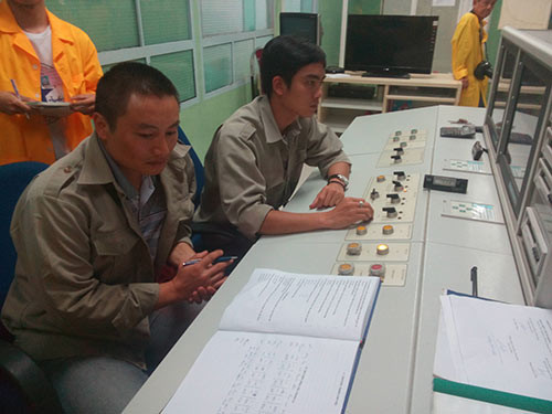 Trung tâm điều khiển lò phản ứng hạt nhân được trang bị máy móc hiện đại và tiên tiến nhất. Dù có thể hoạt động tối đa 25 ngày/ tháng, nhưng hiện tại, công suất của lò phản ứng mới chỉ dừng ở mức 7 ngày/ tháng. Thời gian còn lại, dùng cho việc đào tạo, nghiên cứu.