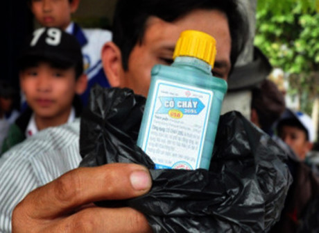 Lời trăn trối của người chồng bị vợ đầu độc bằng thuốc diệt cỏ Loi tran troi cua nguoi chong bi vo dau doc bang thuoc diet co