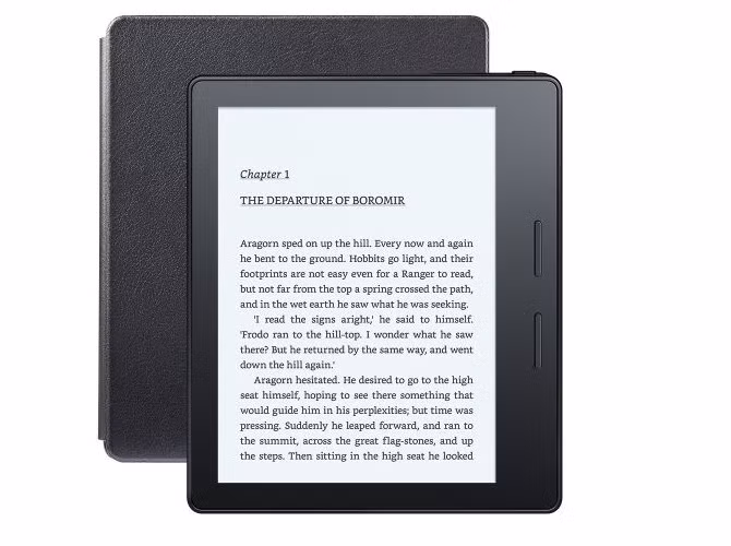 Ngoài ra, thiết bị cũng sở hữu một cảm biến giúp tự động xoay màn hình và một phụ kiện Cover kiêm luôn vai trò nguồn pin dự trữ giúp máy có thể hoạt động liên tục trong thời gian vài tháng với thời gian đọc khoảng 30 phút mỗi ngày. Kindle Oasis sở hữu một màn hình hiển thị E Ink 6 inch với mật độ điểm ảnh đạt 300 ppi và trang bị đến 10 đèn LED để chiếu sáng màn hình (Kindle Voyage có 6 đèn LED và Paperwhite có 4).