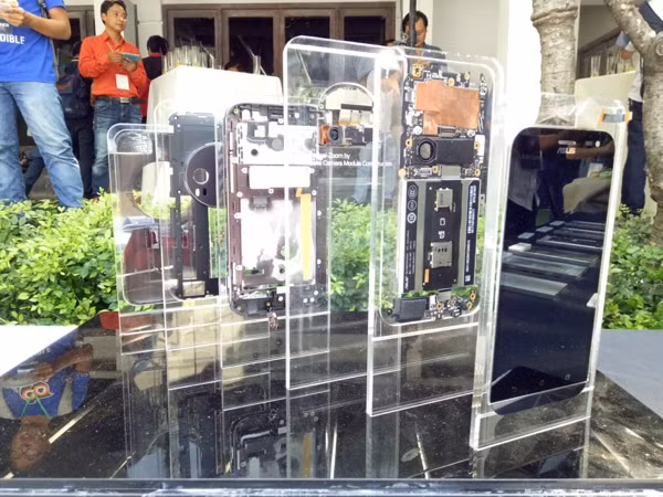 Các module của máy được phô bày trong buổi giới thiệu hôm 20/4.