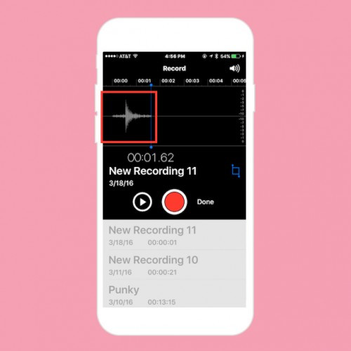  5. Biểu tượng Voice Memo là từ “Apple”. Sự thật thú vị này được phát hiện bởi trang Cult of Mac. Theo đó, đoạn âm thanh được sử dụng khi thiết kế icon này chính là đoạn âm thanh sẽ xuất hiện khi bạn nói từ Apple trong ứng dụng Voice Memo.