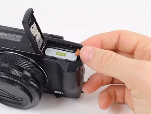  Máy ảnh Canon PowerShot G1 X Mark II là chiếc máy ảnh ngắm chụp cao cấp được Canon chính thức ra mắt hồi năm 2014.