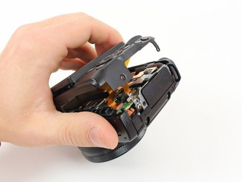 Đơn cử, PowerShot G1 X Mark II cung cấp nhiều tùy chọn tỷ lệ ảnh chụp hơn, ống kính đi kèm có độ mở tối đa lớn hơn (đạt f/2.0)...