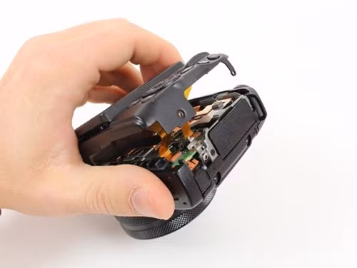 Đơn cử, PowerShot G1 X Mark II cung cấp nhiều tùy chọn tỷ lệ ảnh chụp hơn, ống kính đi kèm có độ mở tối đa lớn hơn (đạt f/2.0)...