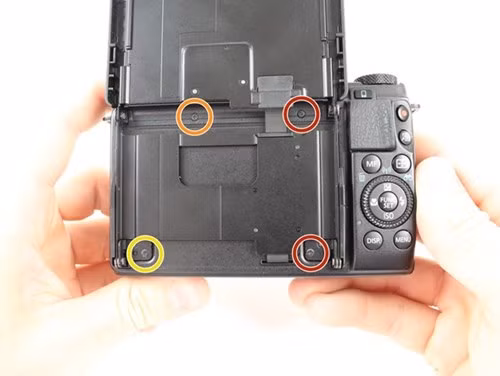 So với người anh em PowerShot G1 X, chiếc máy ảnh Canon PowerShot G1 X Mark II đã được nâng cấp nhiều tính năng đáng giá.