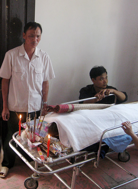 ... nhưng cũng không thể cấp cứu hết bệnh nhân