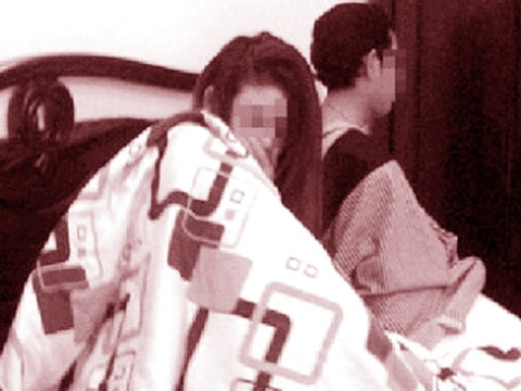 Tiếp viên "chân dài" nhà hàng VIP cùng nam mua dâm bị cơ quan CSĐT bắt quả tang