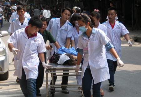 Sinh viên, bác sĩ Cao đẳng Y Phú Thọ cũng được huy động cấp cứu