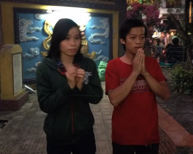 Cùng cầu chúc cho bá tánh an bình, nhà nhà hạnh phúc và đôi lứa sớm thành duyên.