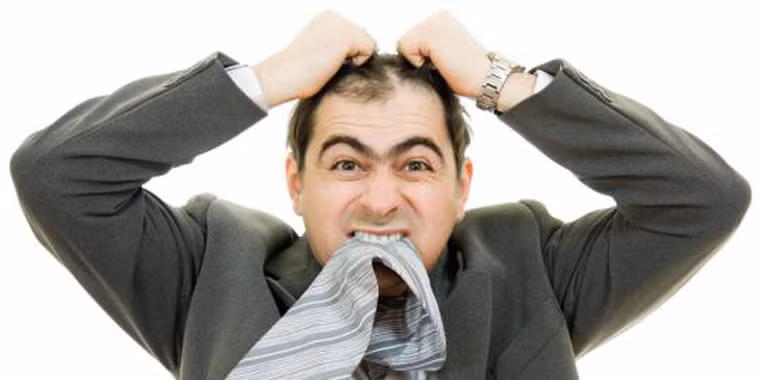 16:00. Ngày làm việc sắp kết thúc song còn vô số việc cần phải giải quyết là một trong những yếu tố làm tăng huyết áp, sản sinh ra nhiều kích thích tố căng thẳng trong cơ thể. Thời điểm này nên tự thưởng cho mình một bản nhạc nhẹ và tránh uống cà phê.