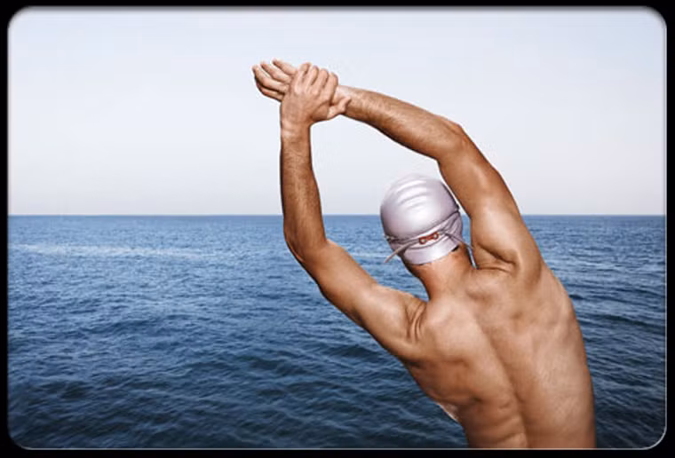 7 - Tập thể dục không tốt cho cơ lưng. Trái lại, tập luyện thường xuyên rất có lợi cho sức khỏe. Đặc biệt, người bị chấn thương lưng cấp tính nên áp dụng chương trình tập luyện phù hợp để giúp tránh xa các cơn đau nhức. Khi bắt đầu, bạn nên áp dụng những bài tập nhẹ nhàng rồi tăng dần cường độ. Tốt nhất, hãy tham khảo ý kiến của huấn luyện viên để tìm được bài tập phù hợp.