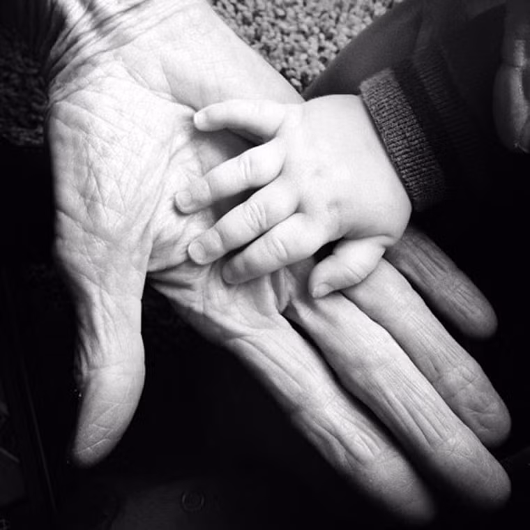 Không dịu dàng như bà nhưng ông cũng là người sẵn sàng yêu thương bạn vô điều kiện.