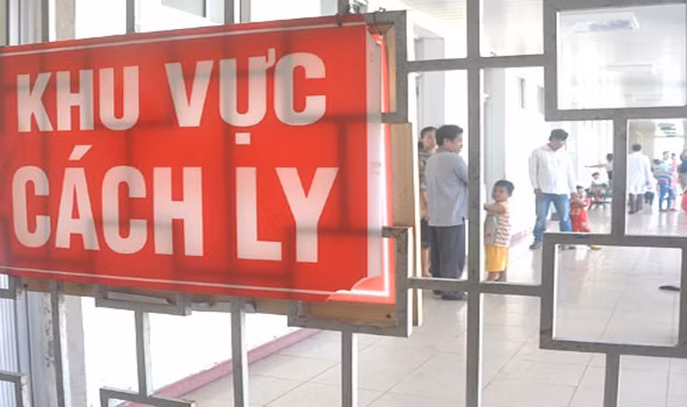 Về điều trị. Điều trị sởi cần thực hiện ở bệnh viện nhằm mục đích cách ly và phát hiện kịp thời các biến chứng. Đáng tiếc là hiện chưa có phương pháp điều trị đặc hiệu mà chỉ có thể điều trị hỗ trợ.