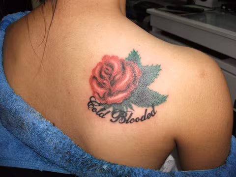 Mực xăm màu đỏ chứa hàm lượng thủy ngân lớn gây nguy hiểm cho người sử dụng.