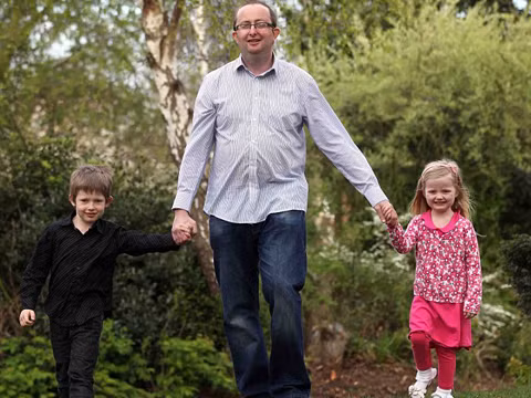 Andrew phát hiện bệnh khi nó đã chuyển sang giai đoạn bốn và không thể cứu vãn.