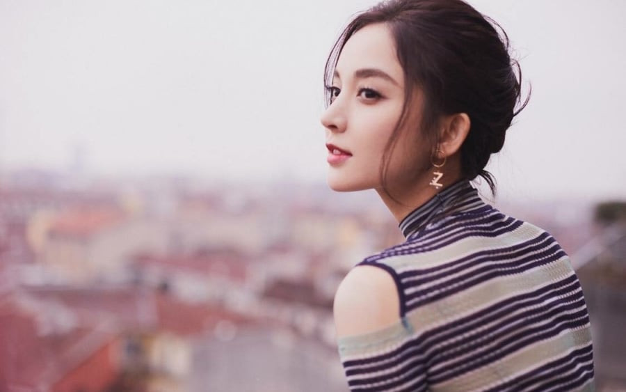 Phụ nữ lấy chồng nên chăm lo cho gia đình nhỏ của mình trước, không nên tiêu những khoản tiền không nên tiêu, để đàn ông đỡ vất vả hơn, gia đình hạnh phúc hơn. Kết hôn với một người phụ nữ như vậy, sự nghiệp của đàn ông sớm muộn gì cũng sẽ thăng hoa. Sau thời gian chung sống với nhau, vợ chồng họ ắt sẽ có của ăn, của để.