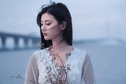 Sau một thời gian dài, phụ nữ sẽ nhanh chóng trở thành phụ kiện của đàn ông, nếu không có ý tưởng và sở thích riêng, cô ấy đã hoàn toàn trở thành một bà nội trợ nhàm chán.