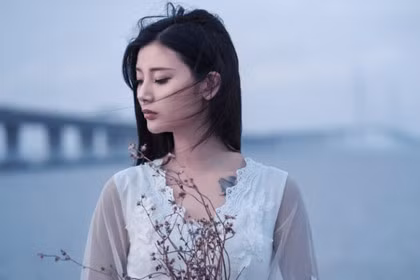 Sau một thời gian dài, phụ nữ sẽ nhanh chóng trở thành phụ kiện của đàn ông, nếu không có ý tưởng và sở thích riêng, cô ấy đã hoàn toàn trở thành một bà nội trợ nhàm chán.