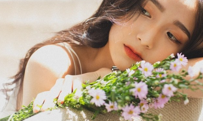 Cuộc đời của những phụ nữ vượng phu chắc chắn sẽ kinh qua nhiều “bước nhảy” quan trọng. Trước khi chồng thành đạt, có thể họ chỉ là người có trình độ văn hóa thường thường bậc trung, là một bà nội trợ làm tròn bổn phận chăm sóc chồng con. Nhưng một khi sự nghiệp lẫn tiền tài của ông xã tới hồi thăng hoa, đàn bà vượng phu sẽ “trỗi dậy” và phát tiết tác dụng của mình.