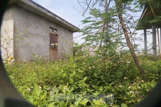 Ông Tăng Ngọc Quý - Chủ tịch UBND xã Diễn Quảng cho biết, công trình này được ngân sách trung ương tài trợ 60%, địa phương 40%. Hiện tiền vốn từ trung ương đã được cấp đủ, song 40% còn lại huy động từ người dân lại gặp khó khăn.