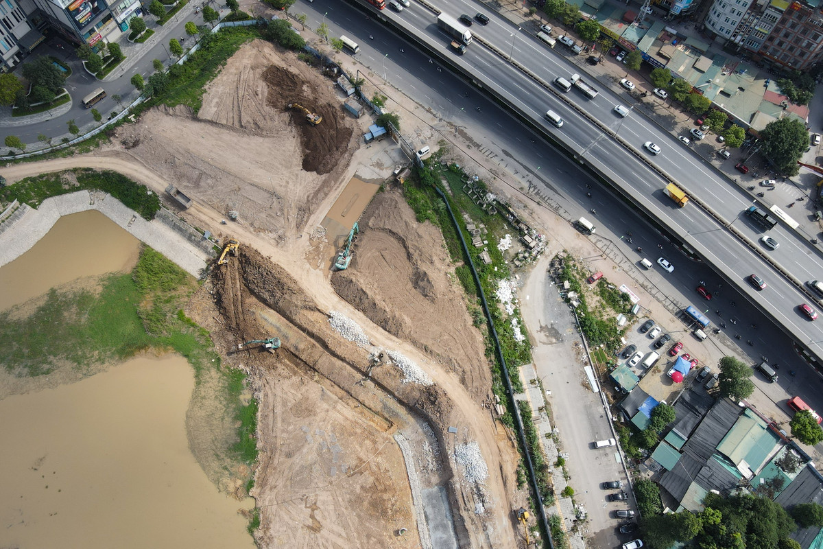 Dự án được khởi công vào quý II/2016, hoàn thành quý IV/2021, với mặt nước hồ điều hoà tối thiểu 190.000 m2, đất công viên và cây xanh 88.000 m2. Khu quảng trường lễ hội CX1 gần 31.000 m2, khu cây xanh thể dục thể thao và giải trí CX2 gần 23.000 m2 và khu cây xanh đường dạo CX3 34.000 m2. Tổng mức đầu tư của dự án 744,7 tỷ đồng.