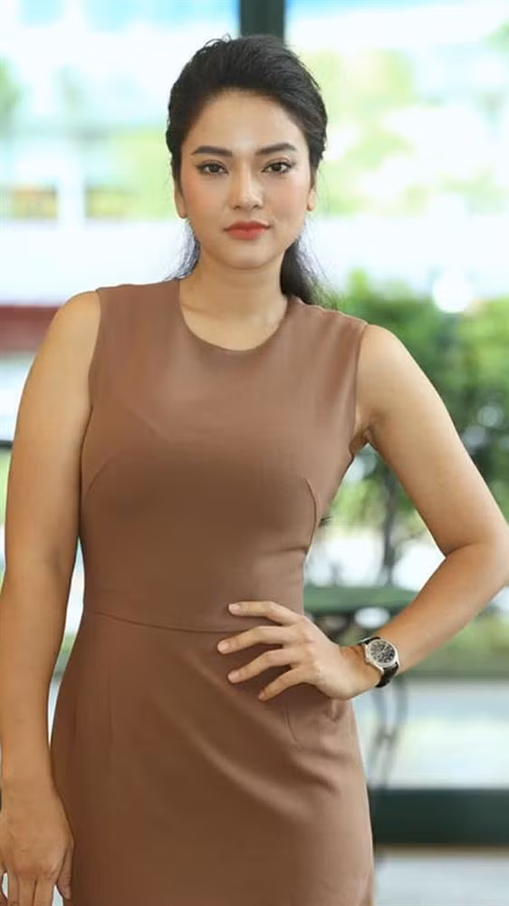 3 co vo cua Viet Anh: Nguoi 'tam tien' co nong bong bang 2 ba me U40?-Hinh-5