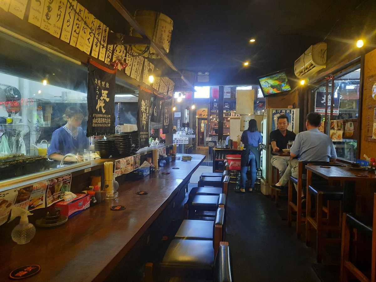 Theo nhiều chủ quán ăn ở khu phố Nhật, lượng khách đến đây không còn đông như trước, chỉ đạt khoảng 30-40% so với trước dịch.